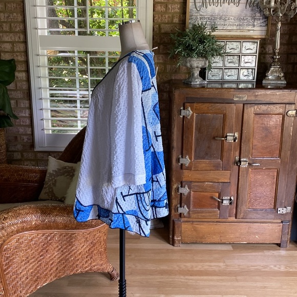 MOONLIGHT BY Y& S ABSTRACT TUNIC TOP IN BLUE HUES, BLACK & WHITE - 3723 XL NEW - Picture 4 of 7